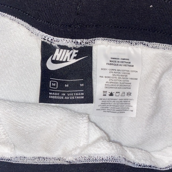 Men’s Nike Sportswear shorts - Picture 4 of 4